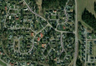 VI ØNSKER SAMARBEID MED NES KOMMUNE FOR Å FINNE EN TRYGG SKOLEVEI VED FJELLFOTEN- VI KREVER TRAFIKKSIKKERHETSTILTAK